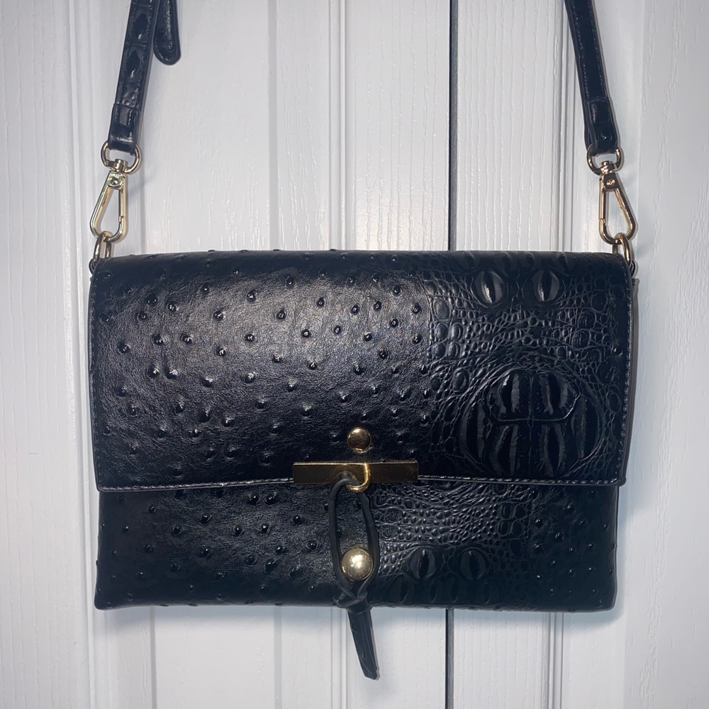 Black leather patterned purse